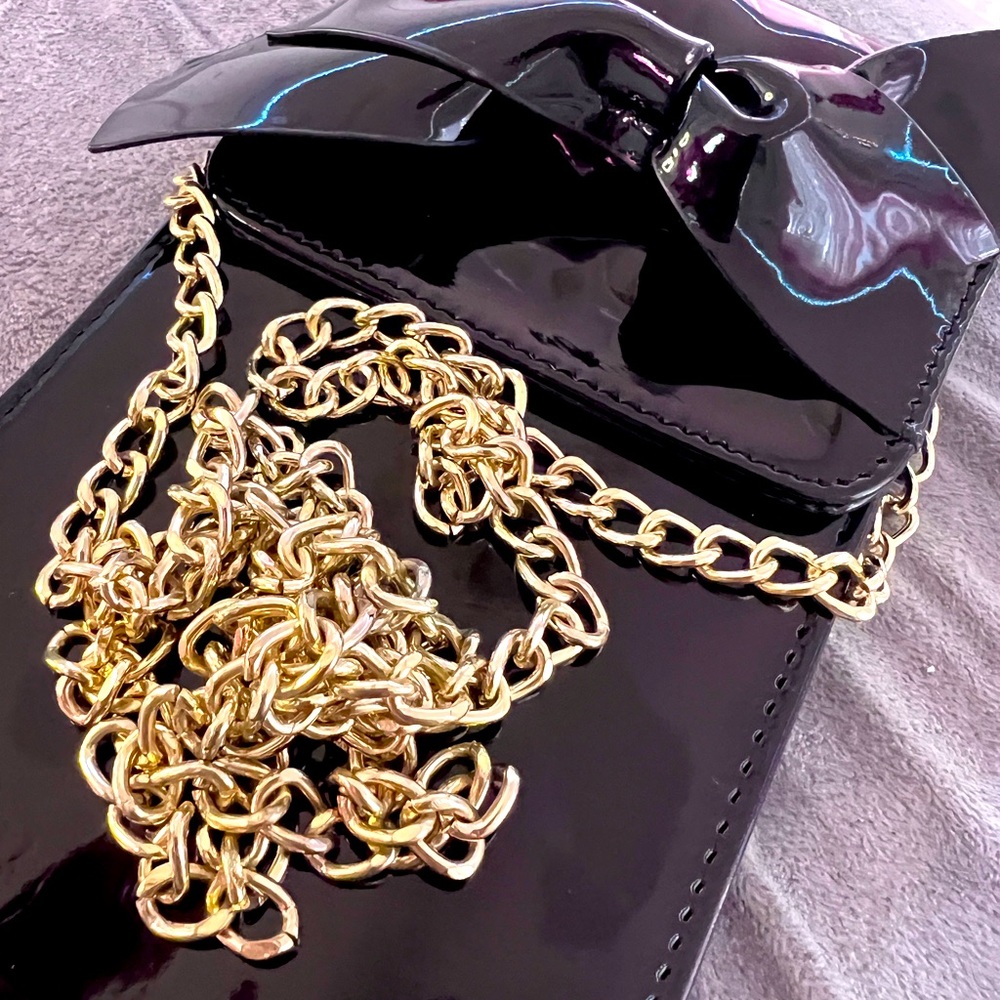 Crossbody Bag with chain strap.